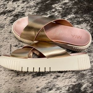 MIA Metallic Platform Slide Sandals Women’s Sz 9